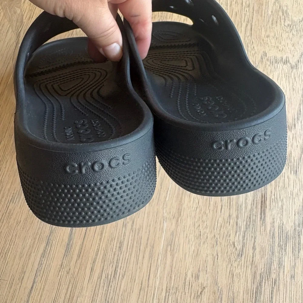 CROCS excellent barely
